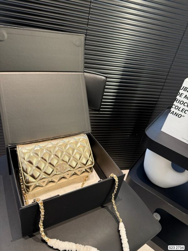 Modern Style Trendy CN Handbag C725
