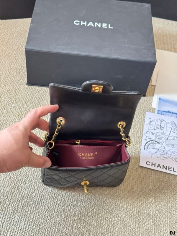 Modern Style Trendy CN Handbag C712