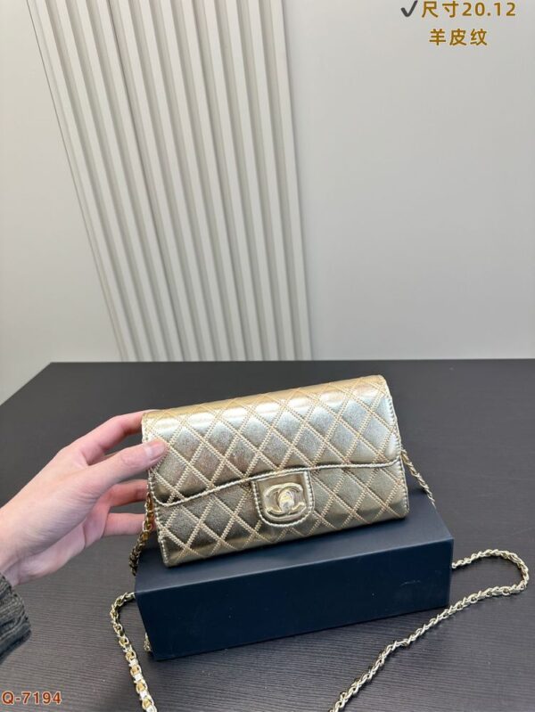 Modern Style Trendy CN Handbag C703.1