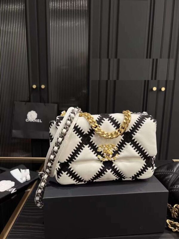 Modern Style Trendy CN Handbag 667